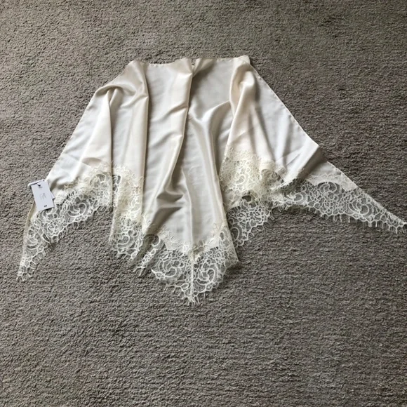 H&M Large Triangular Scarf. NWT. - Picture 2 of 6